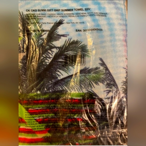NWT Calvin klein Beach towel - Picture 2 of 3